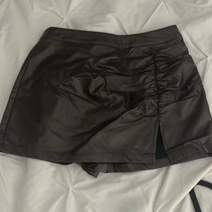 LEATHER SKORT
